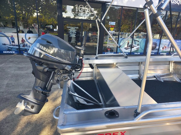 F390 explorer 25hp.